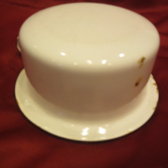 VTG LARGE ENAMEL CUP, WHITE W/BLACK ACCENTS - Picture 9 of 10